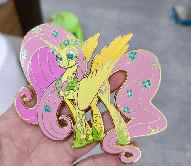 Princess Flutter XL Pin