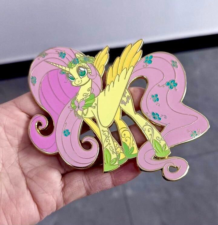 Princess Flutter XL Pin